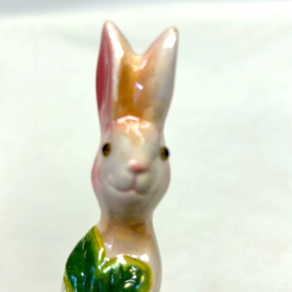 - Vintage GANZ iridescent  6” ceramic bunny holding a carrot - Picture 7 of 8